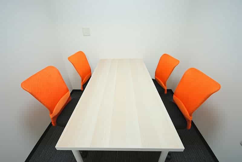 ＭＣオフィス池袋西口の会議室。無料で利用可能なミーティングルーム