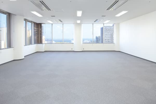 神戸・六甲アイランドの大型複合施設内にあるレンタルオフィス「SOHOプラザ/KFM コワーキングスペース」