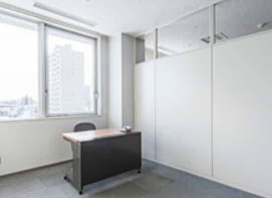 東札幌のレンタルオフィス「札幌市産業振興センター スタートアップ・プロジェクトルーム(レンタルオフィス)」の個室(2)