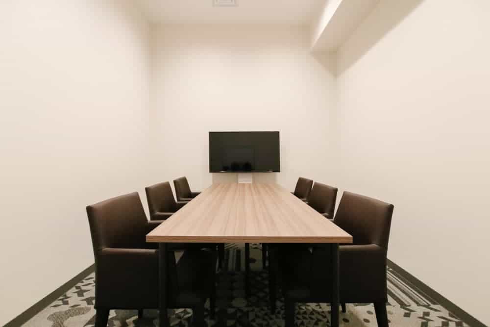 青山のレンタルオフィス「THE HUB 青山 WEST」の会議室