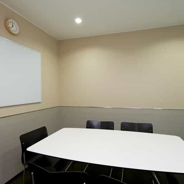 オープンオフィス南青山の会議室
