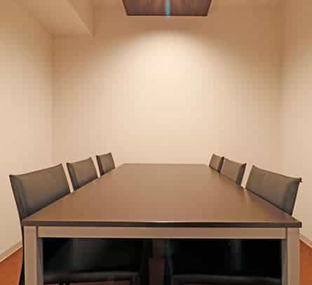 THE HUB 神田小川町BASEの会議室