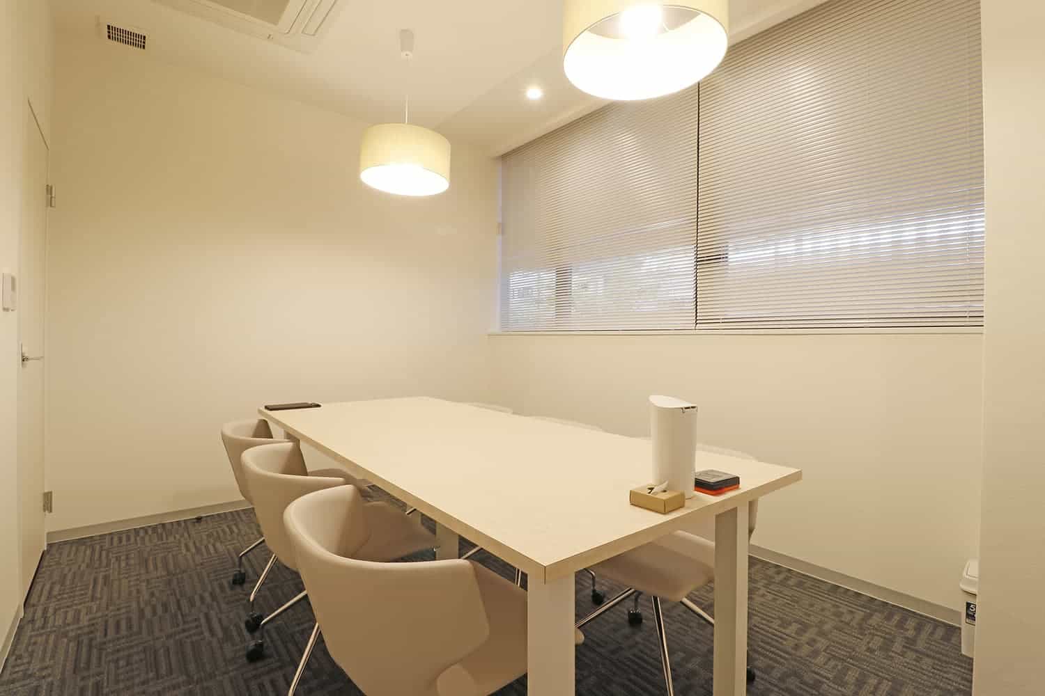 THE HUB 日本橋茅場町の会議室