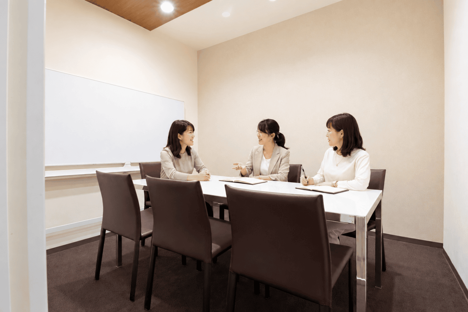 THE HUB 日本橋大伝馬町の会議室
