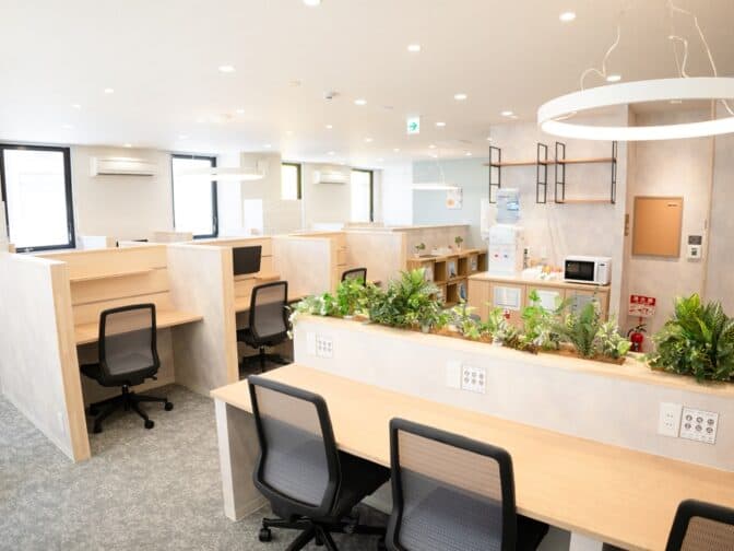大阪府堺市のレンタルオフィス「BIZcomfort堺東」のコワーキングスペース