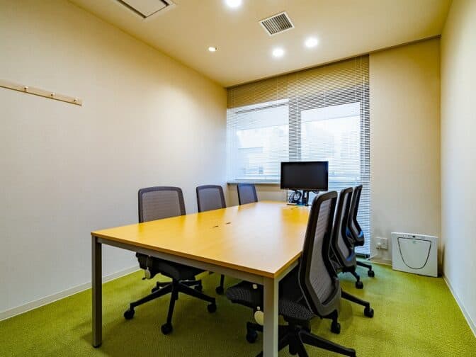 vのレンタルオフィス「BIZcomfort堺東」の会議室