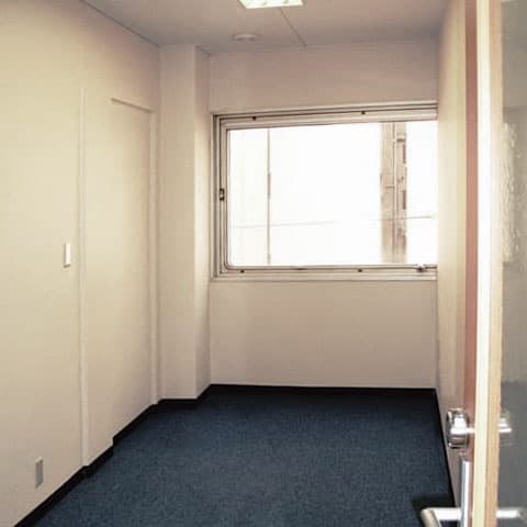 大阪・本町のレンタルオフィス「西本町Small Office BRICK」