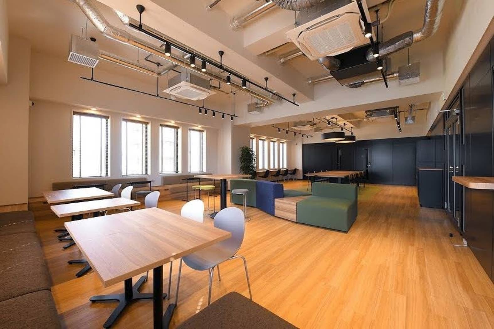 札幌のレンタルオフィス「レンタルオフィス CO.LA.BO 麻生」