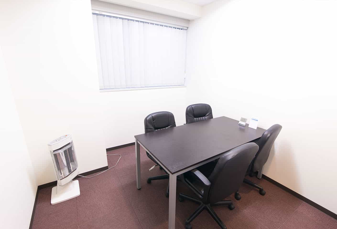 札幌・大通公園のレンタルオフィス「小六第一ビル レンタルオフィス」の個室