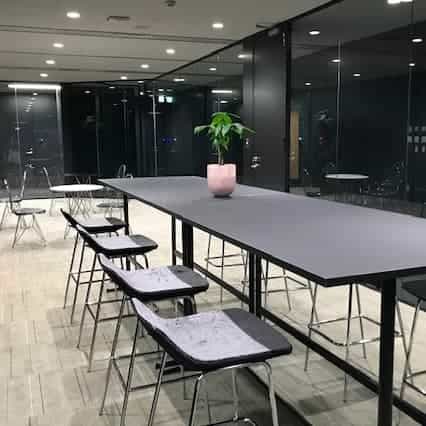 表参道のレンタルオフィス「CROSSCOOP渋谷」のコワーキングスペース
