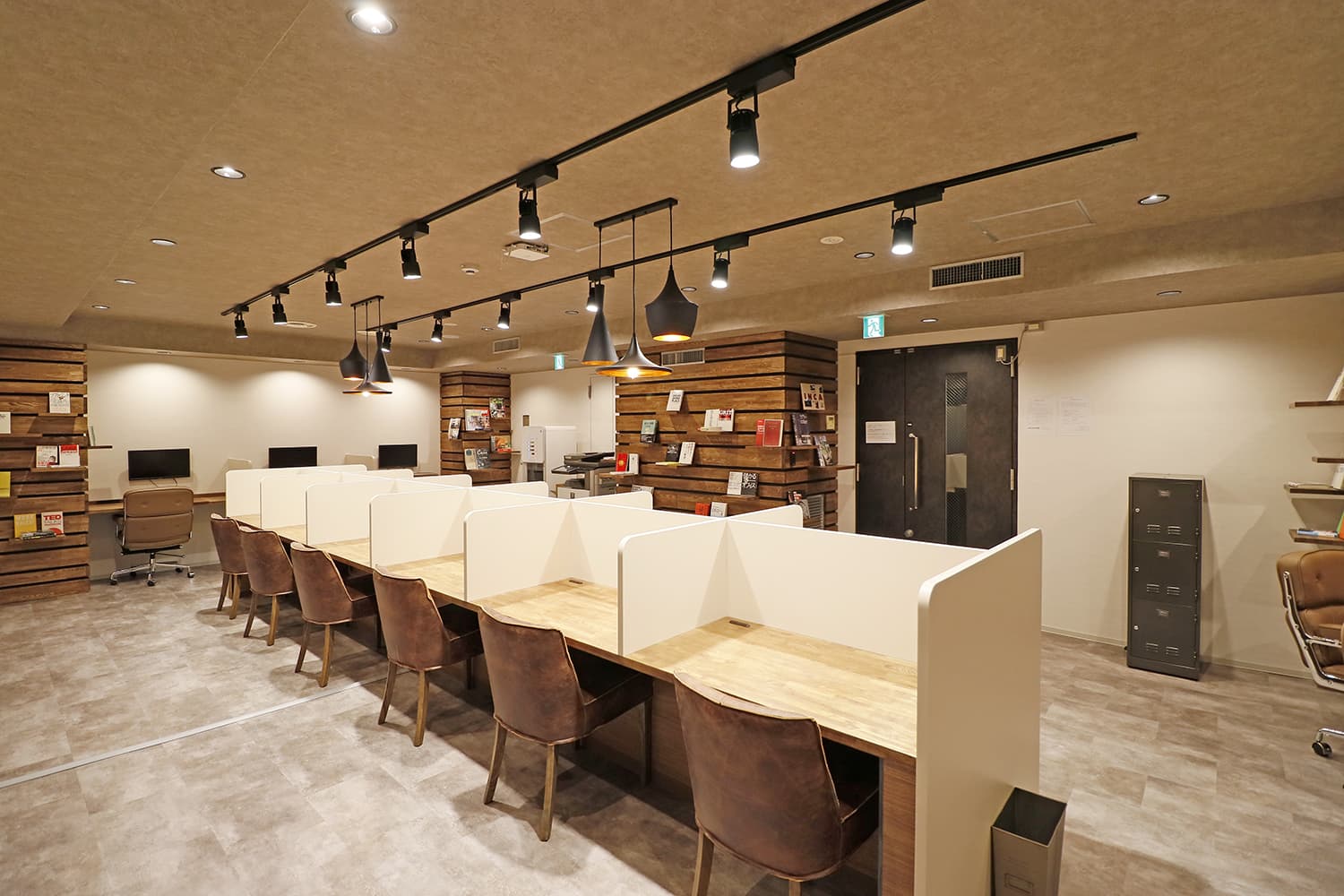 渋谷のレンタルオフィス「THE HUB 渋谷」のコワーキングスペース