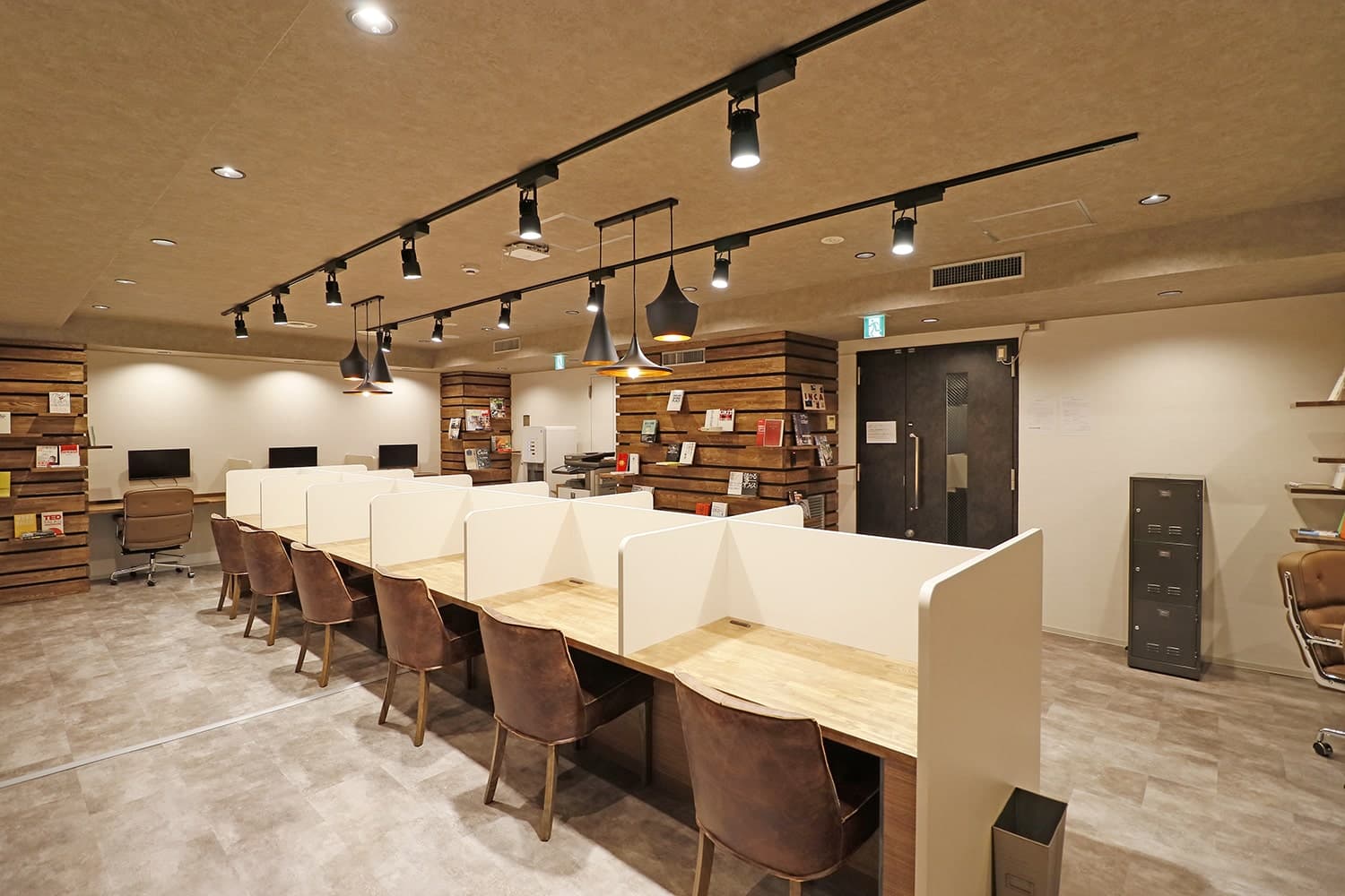 渋谷のレンタルオフィス「THE HUB 渋谷」のラウンジ