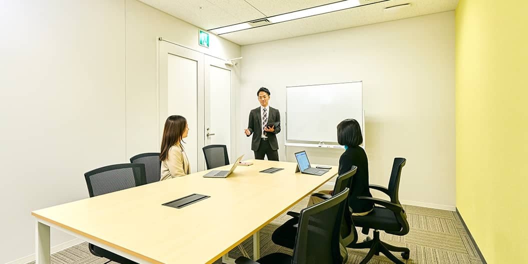 品川のレンタルオフィス「オープンオフィス品川シーサイドイーストタワー」の会議室