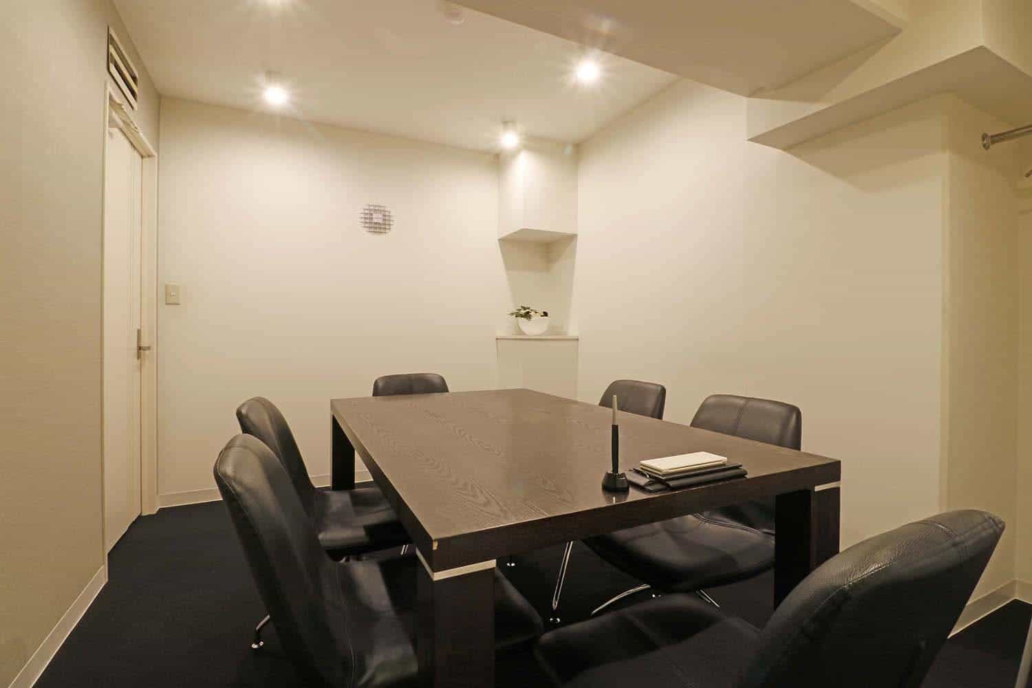 品川ビジネスセンター（アセットデザイン）の会議室