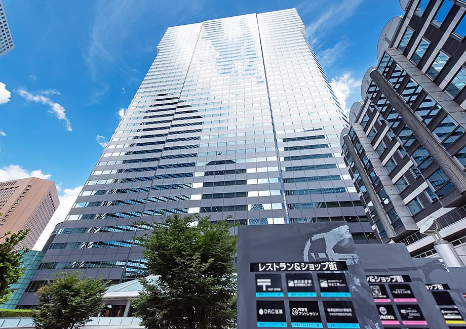 西新宿のレンタルオフィス「西新宿アントレサロン」の外観
