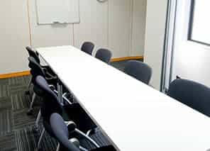 オフィスエムアイ新宿の会議室