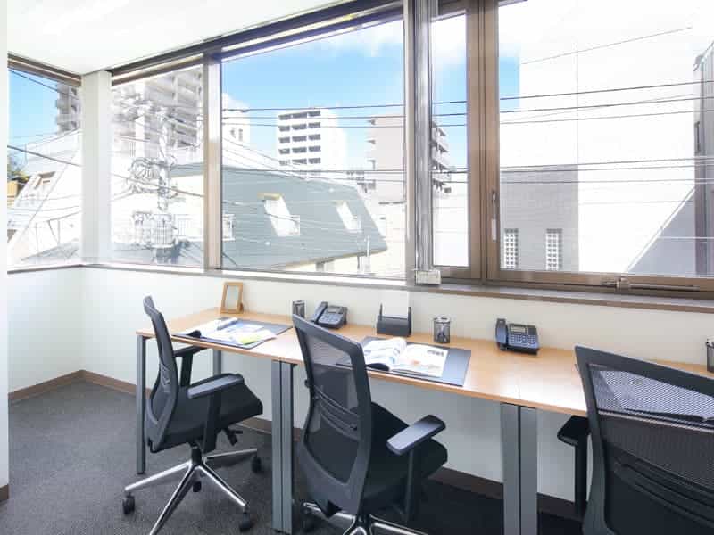 新宿のレンタルオフィス「オープンオフィス西新宿駅前」の専用個室オフィス