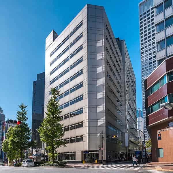 新宿のレンタルオフィス「リージャス新宿西口」の外観