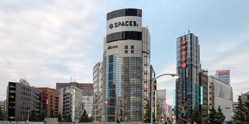 新宿のレンタルオフィス「SPACES新宿」の外観
