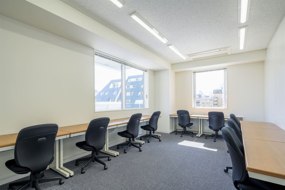天翔オフィス新宿三丁目の１名用個室オフィス（8～10人用）