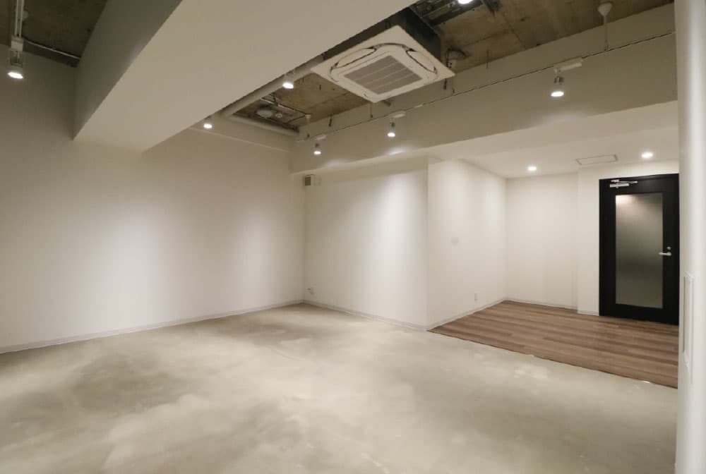 THE HUB新宿の個室
