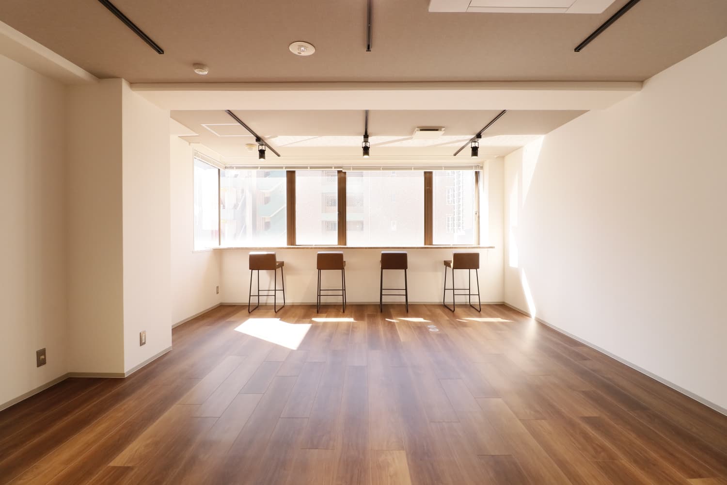 田町のレンタルオフィス「THE HUB 田町BASE」の個室オフィス