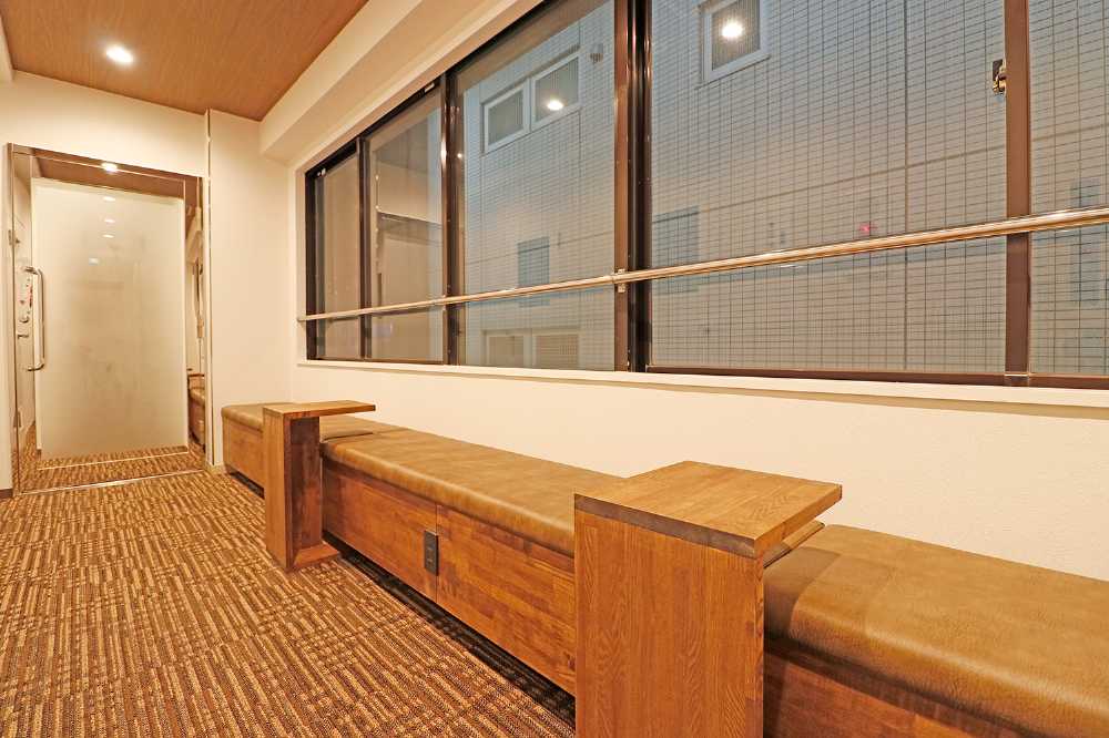 田町のレンタルオフィス「THE HUB 田町三田」のエントランス