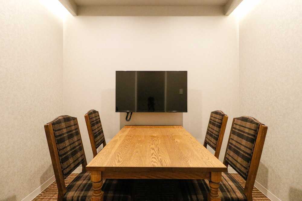 田町のレンタルオフィス「THE HUB 田町三田」の会議室