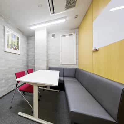 天翔オフィス赤坂の会議室。２つの会議室とフリースペースが無料で使える