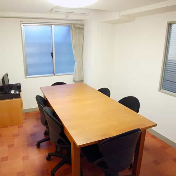 天翔オフィス新宿の会議室