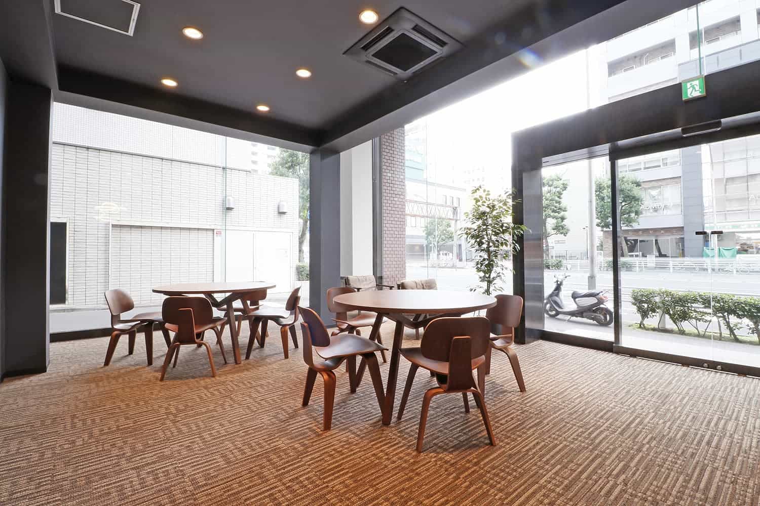 THE HUB 横浜関内のラウンジ