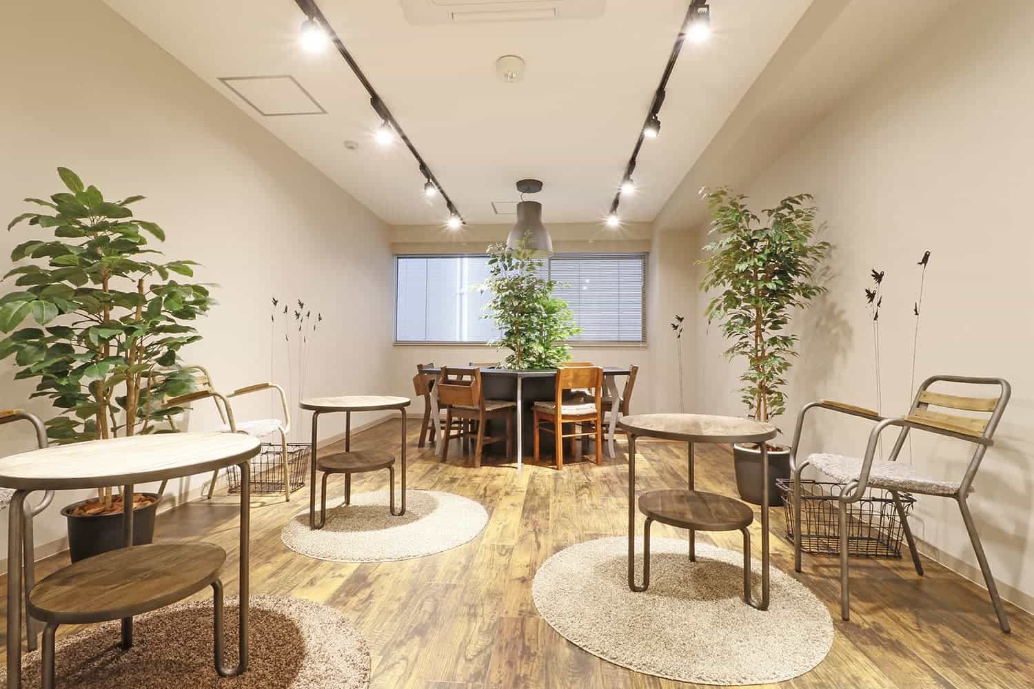 THE HUB 横浜桜木町のラウンジ