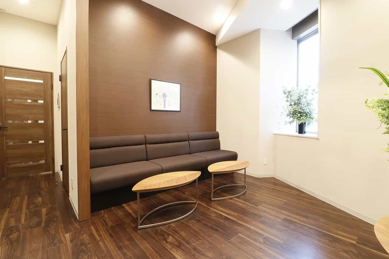 THE HUB 横浜WESTのラウンジ